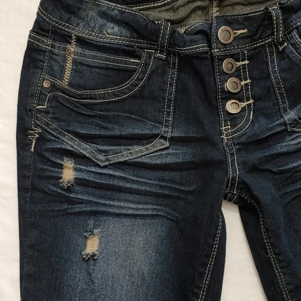 Rue 21 Junior's Size 7/8 Distressed Capri